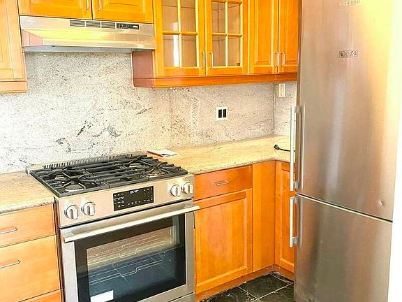 4th image of 189 8th Ave APT 1L