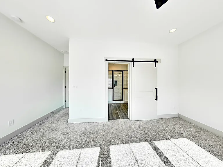 583 King Arnold St — Photo 8