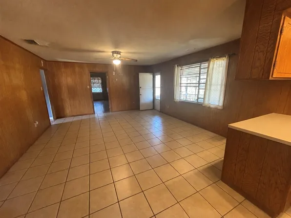 120 Juniper Dr, Palestine, TX 75803