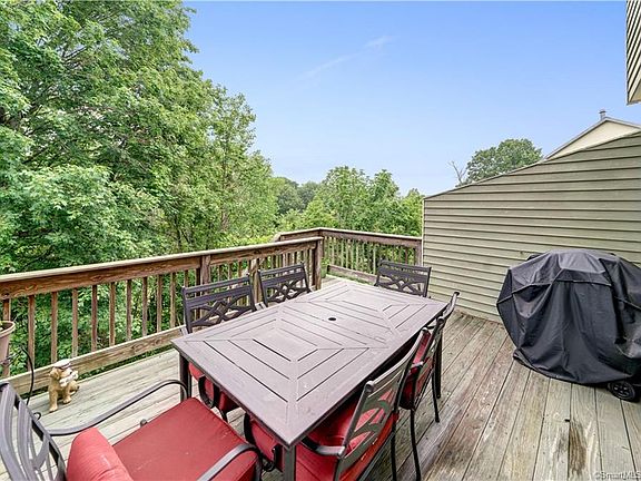 5th image of 36 Lexington Pl N #36