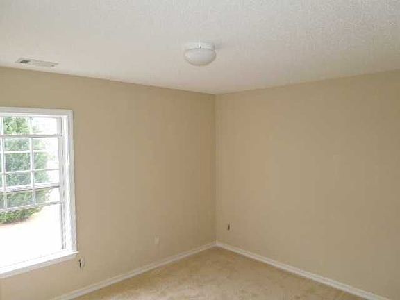 4th image of 187 Wallnut Hall Cir