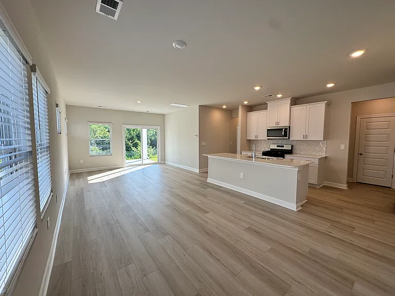 102 Longleaf Ln — Photo 4