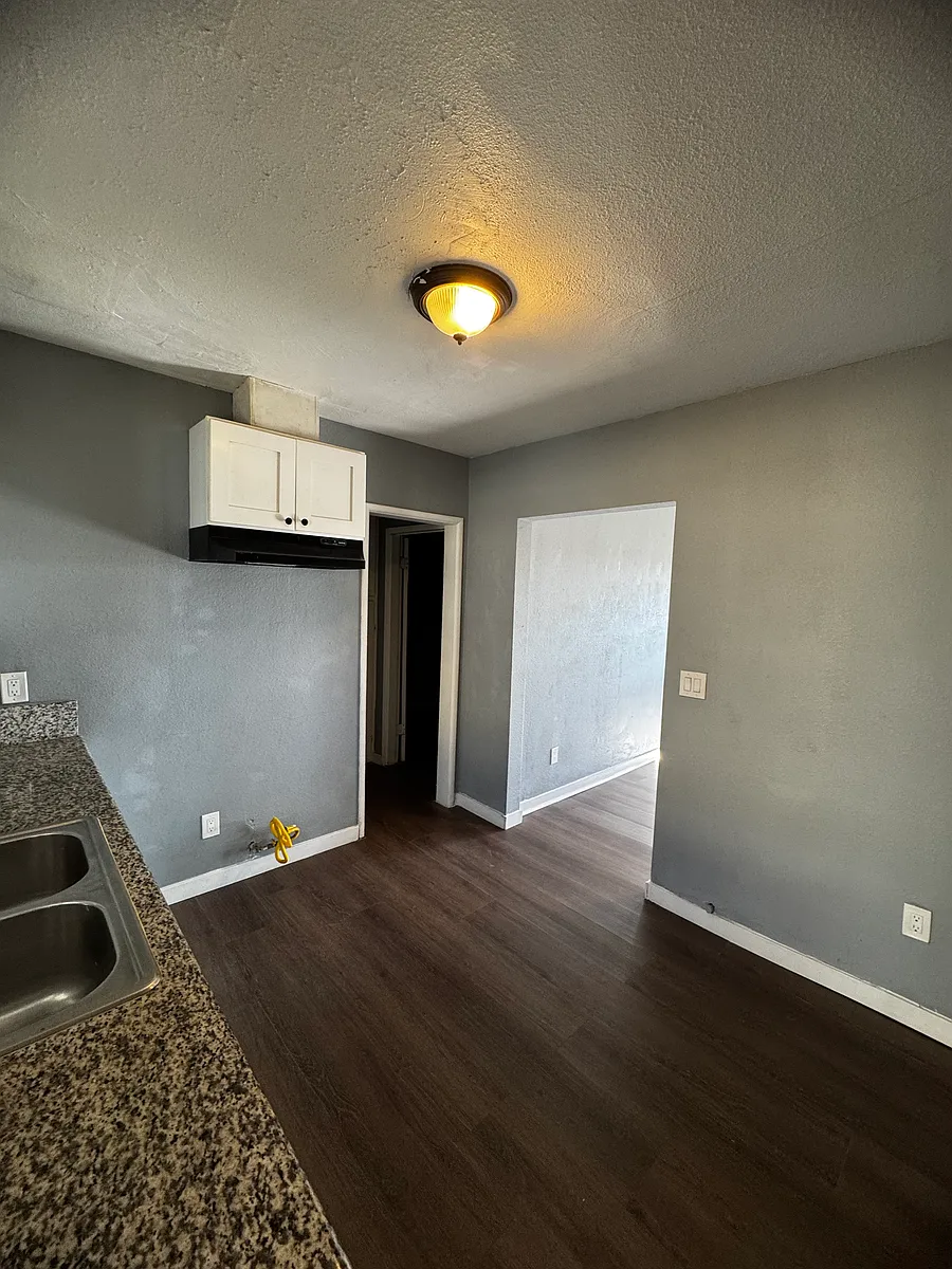 Building Photo - 7901 Sierra Ave #1