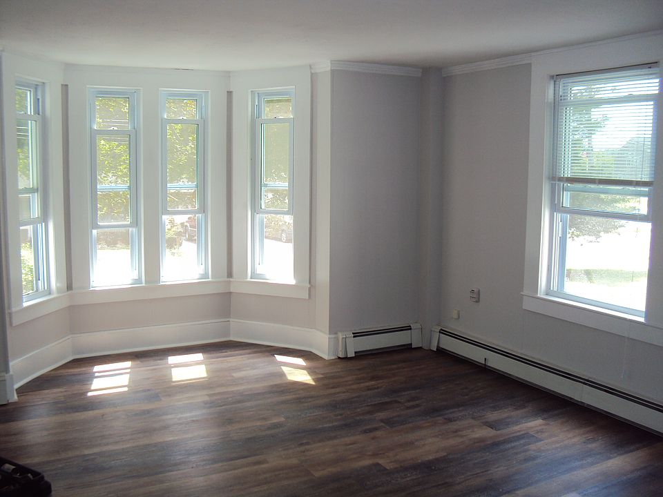 1st image of 26 Pleasant St APT 2
