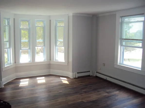26 Pleasant St APT 2, Pembroke, MA 02359
