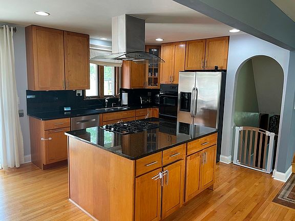5th image of 370 Florian Dr