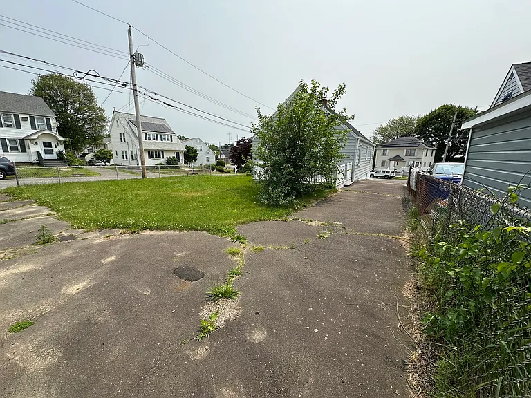 11 Colony St — Photo 5