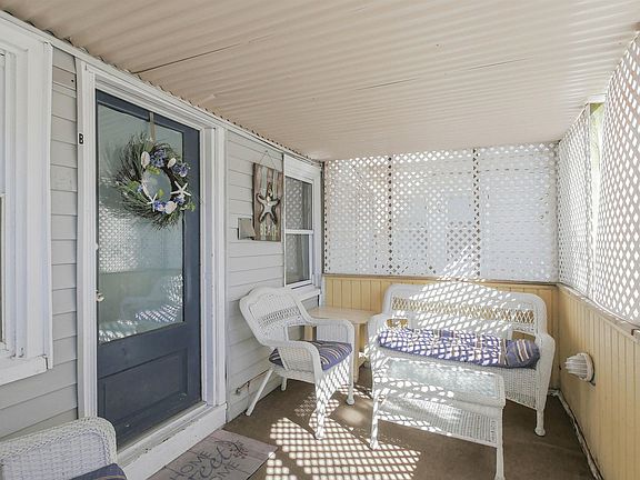3rd image of 823B Ocean Ave #2
