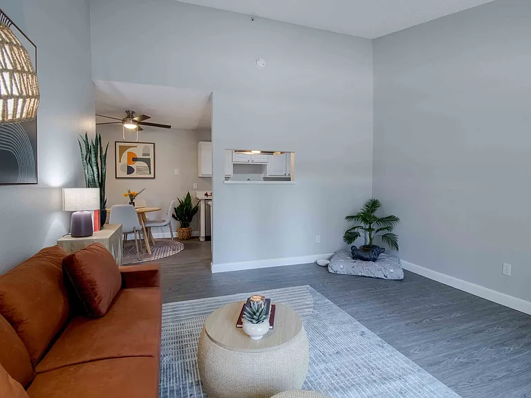 Creekside Park Apartments — Photo 16