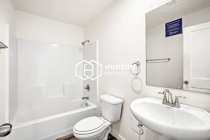 714 W Avenue Z — Photo 10