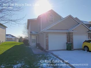 910 SW Peach Tree Ln, Blue Springs, MO 64064