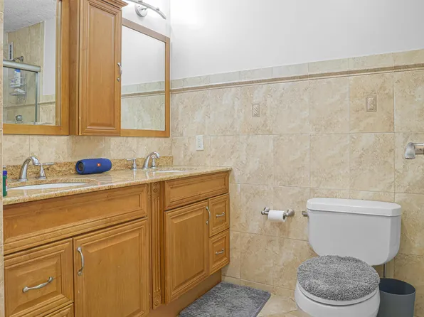 426 Harmon Cove Tower image 8 of 18