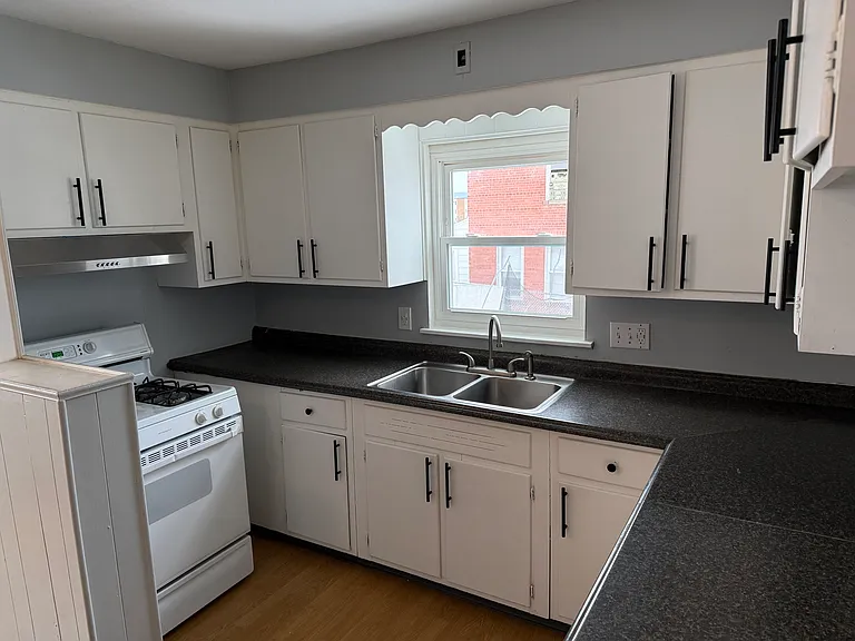 1221 S Main St — Photo 1