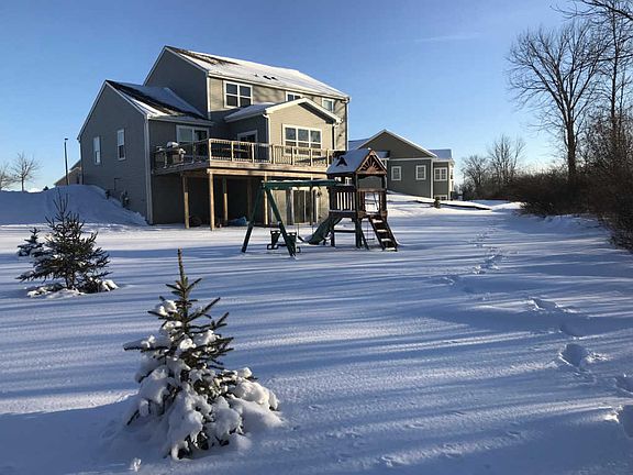 2nd image of W195N17289 English Oaks Dr