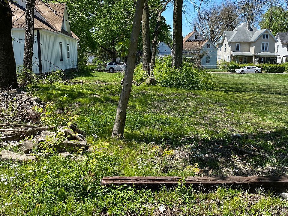 2nd image of 3443 N Kenwood Ave