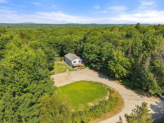 3rd image of 126 Lakes Lane