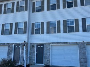 2818 Woodmont Dr, York, PA 17404
