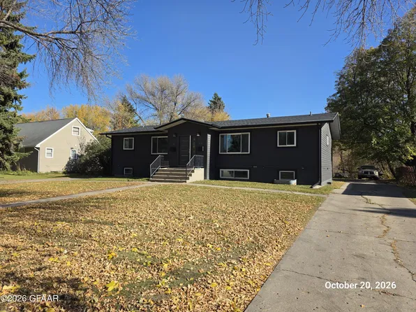 616 Boyd Dr, Grand Forks, ND 58203