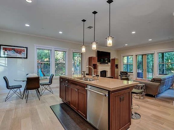 4th image of 142 Placer Oaks Ct