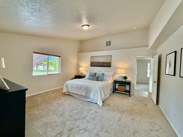 17203 N Midsummers Ln — Photo 11