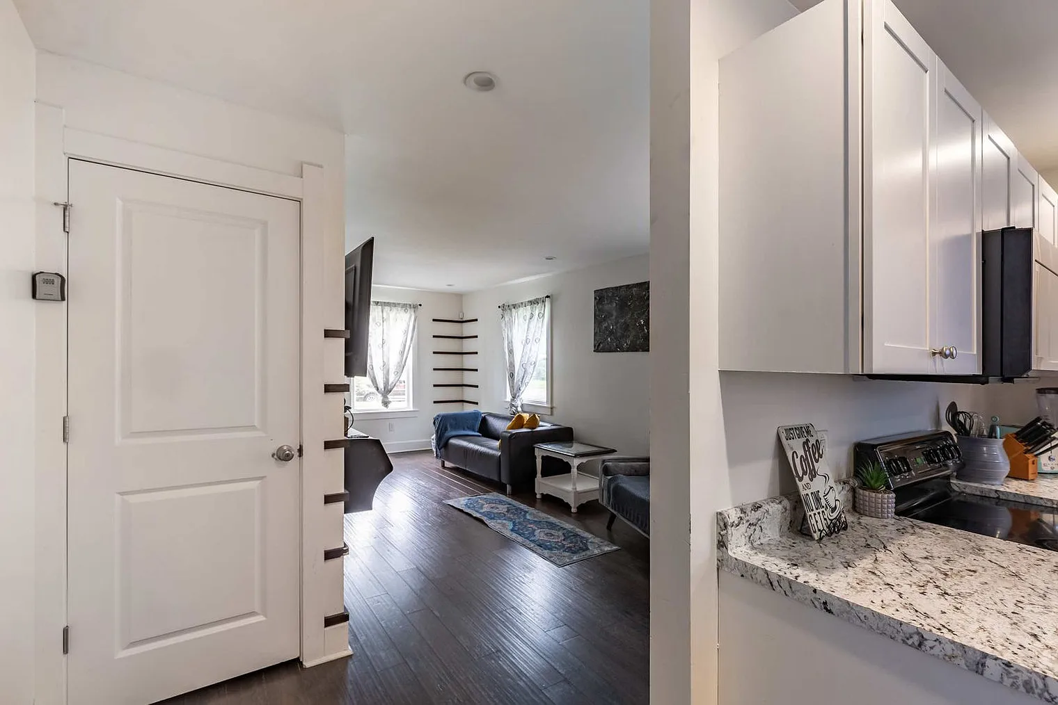 2 bed, 1.0 bath, 1097 sqft, $2,471 — Photo 4