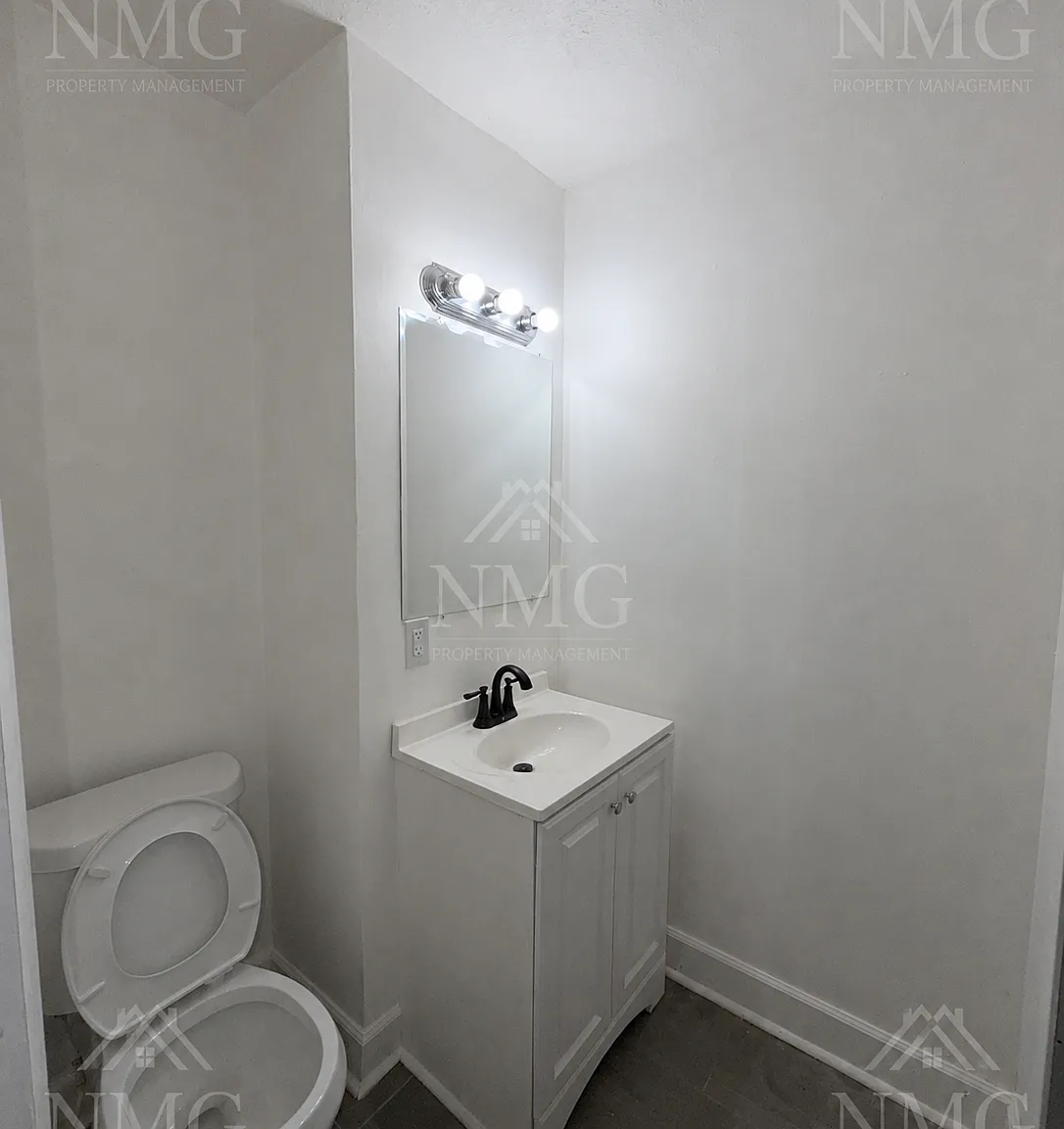 3084 Fleetwood Drive - 1 — Photo 2