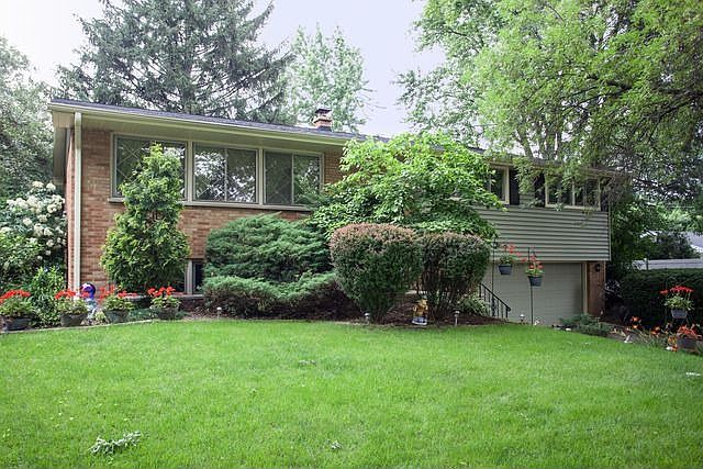 1st image of 135 Fernwood Dr