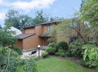 4 Hemlock Rd, Livingston, NJ 07039