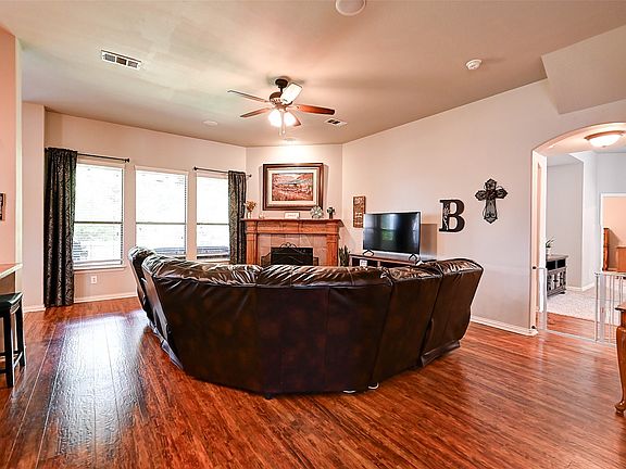 2nd image of 386 Phillips Ct