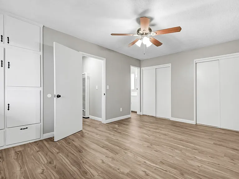 El Royale Apartments — Photo 5