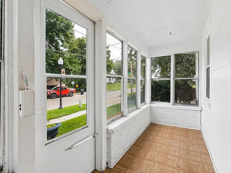 425 Bancroft St — Photo 4