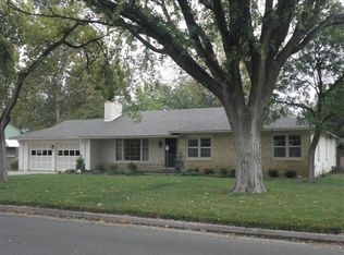 6 Countryside Dr, Hutchinson, KS 67502