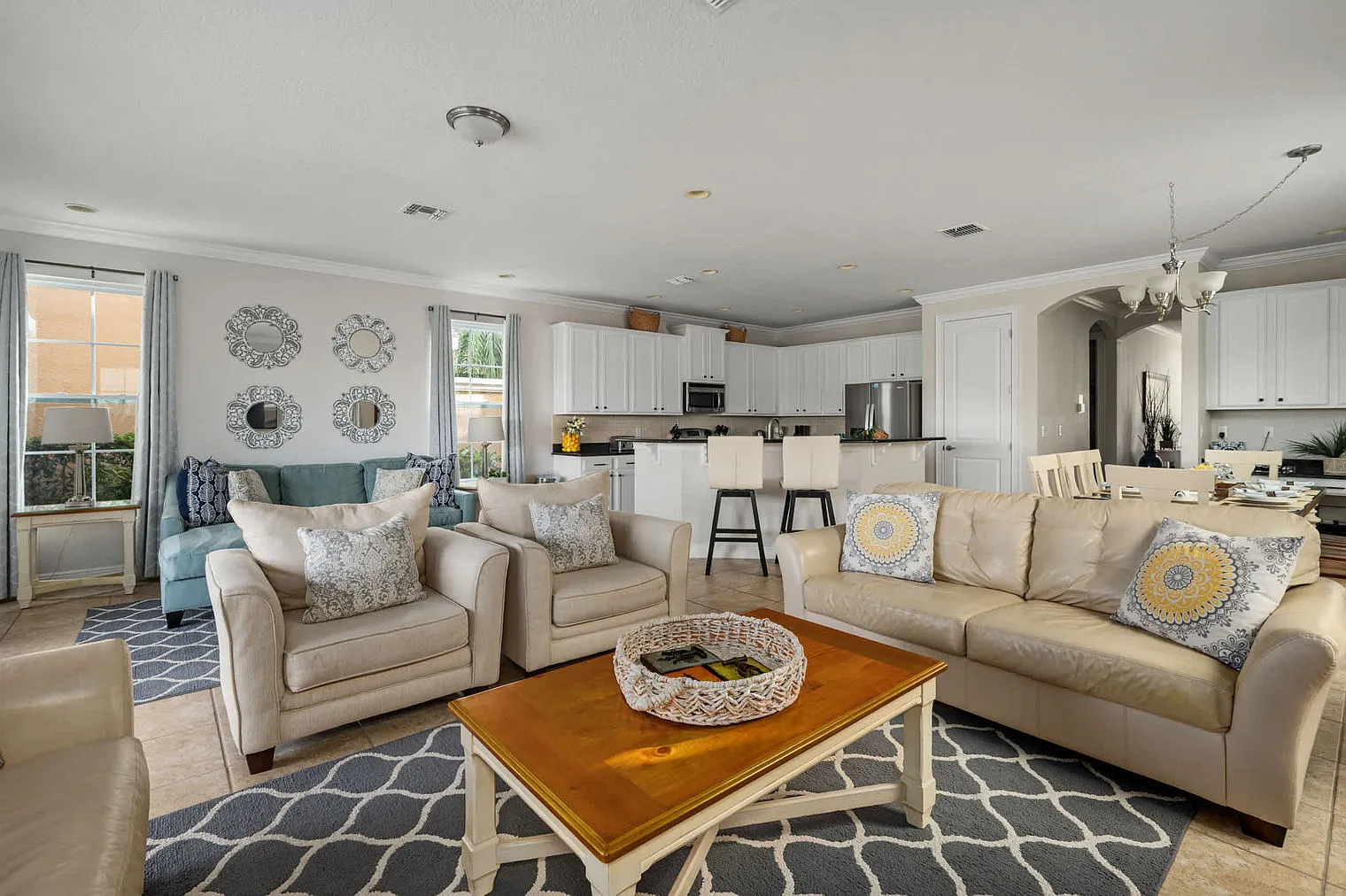 5 bed, 4.0 bath, 3143 sqft, $9,818 — Photo 3