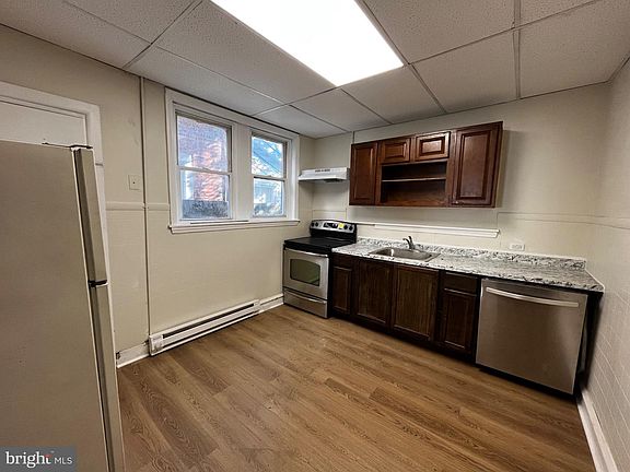 5th image of 1913 E Birch St