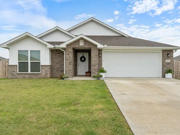 908 S Canvasback Dr, Siloam Springs, AR 72761