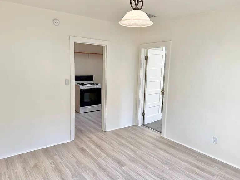 208 W San Francisco St — Photo 3