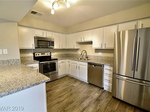 3rd image of 672 Rolling Green Dr