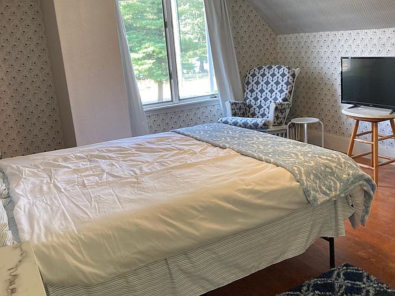 2nd floor Master bedroom with 2 built-in dressers $ queen bed