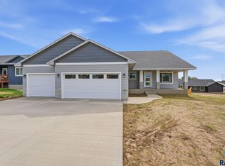 608 N Yankee Ave, Sioux Falls, SD 57110