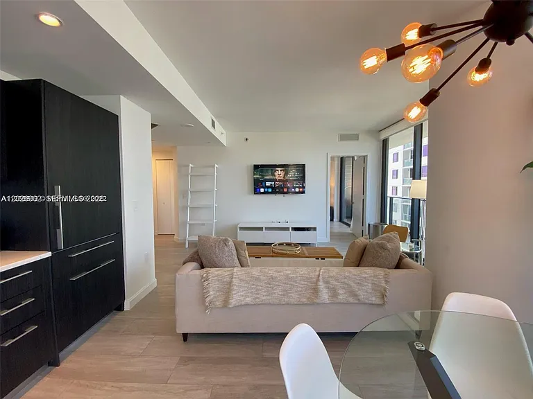 55 SW 9th St #3001 — Photo 4
