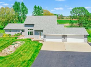 3769 Farmstead Rd, Green Bay, WI 54311