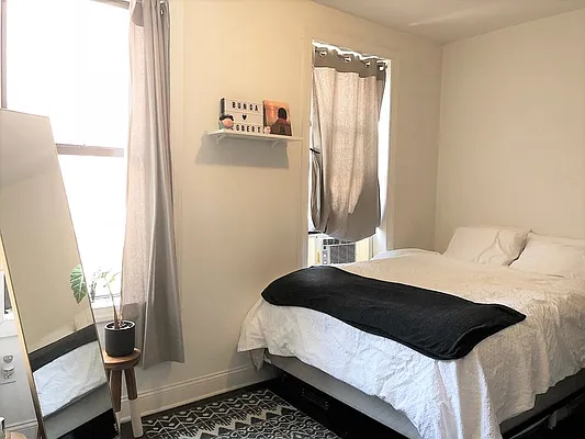 Rented by Dynamik Realty | media 16