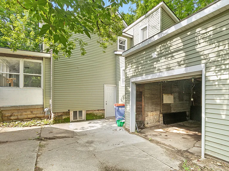 601 Pettibone Ave NW — Photo 5