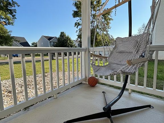 2nd image of 1127 Larkspur Ln