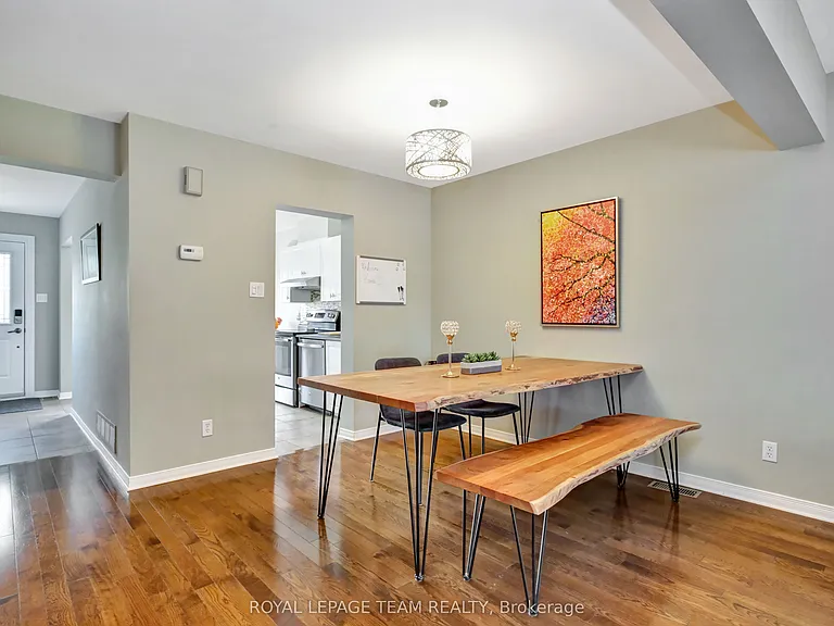 53 Thornbury Cres — Photo 9