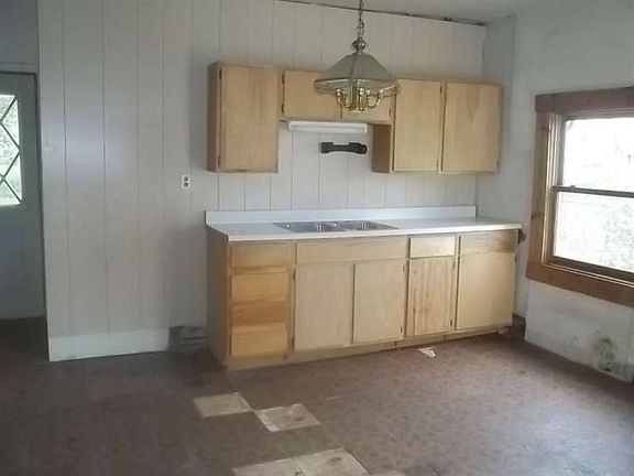 3rd image of 228 W Main St