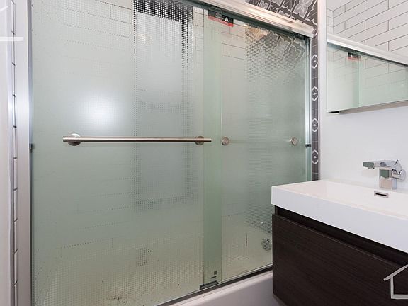 3rd image of 3 Belvidere St #6