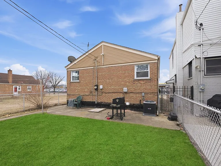 4605 S Laramie Ave — Photo 4