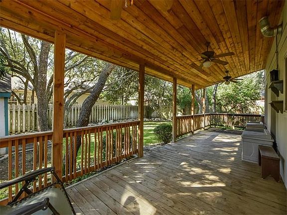 2nd image of 1114 Mahogany Ln