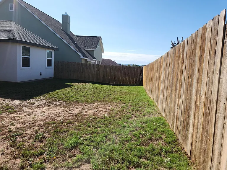 303 Winston Dr — Photo 15
